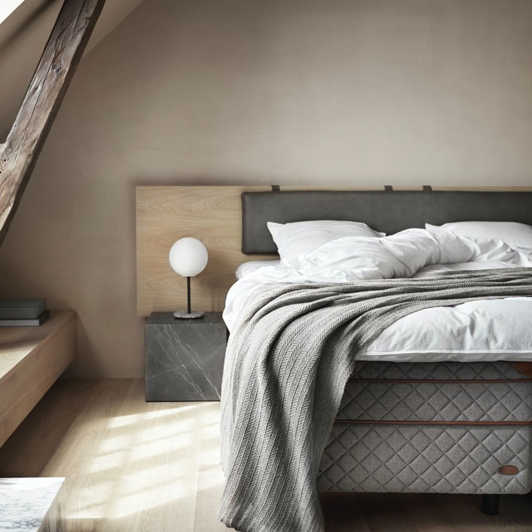 TR Bulb Table Lamp