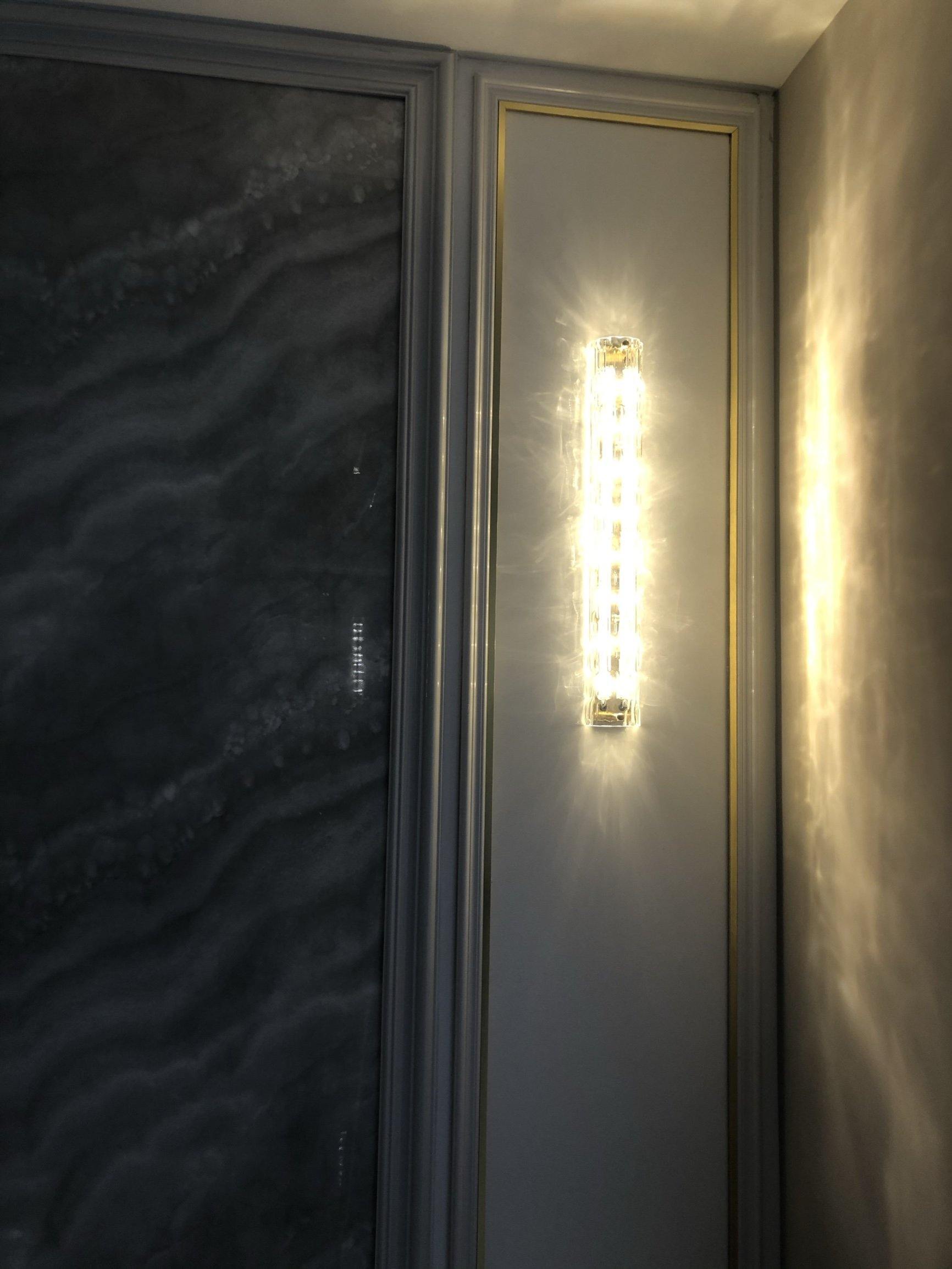 Water-grained glass wall lamp