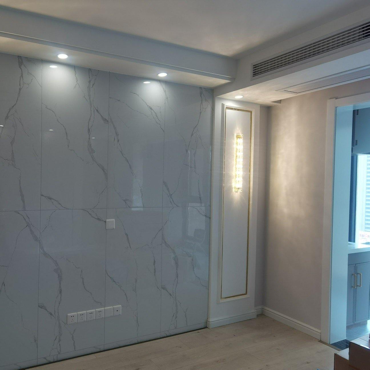 Water-grained glass wall lamp