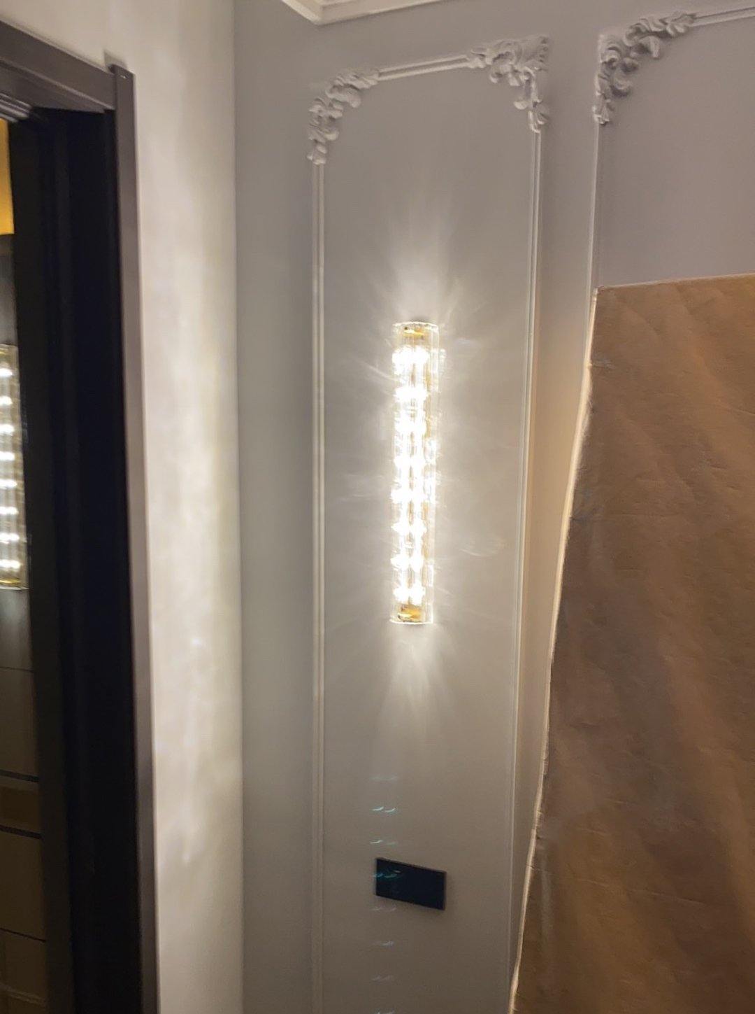 Water-grained glass wall lamp