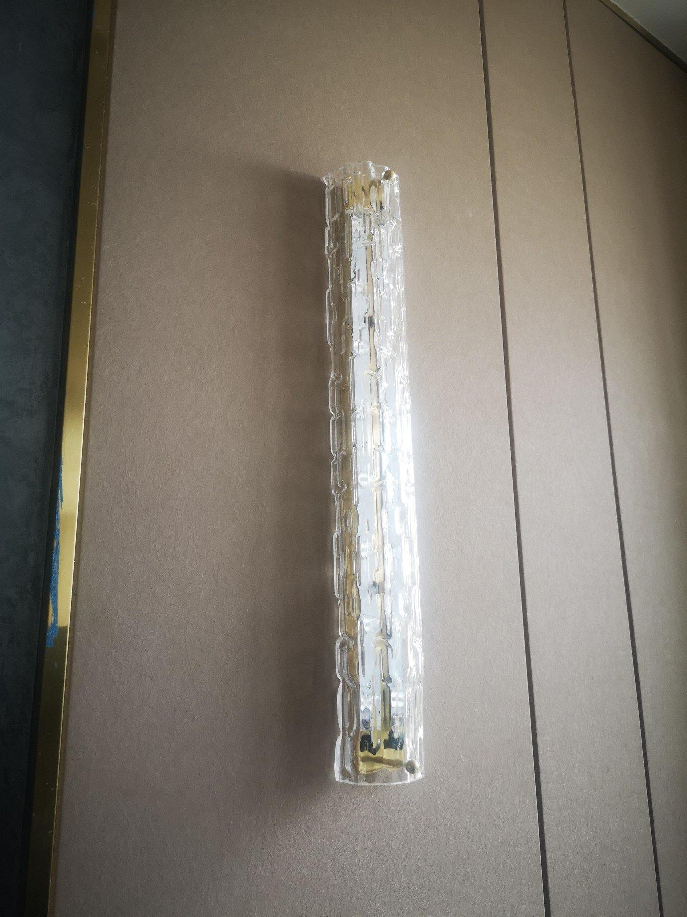Water-grained glass wall lamp