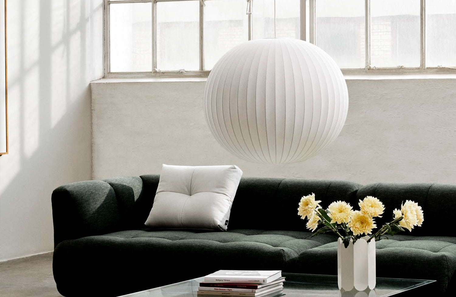 Soft shapes, sculptural light: discover the lamp collection