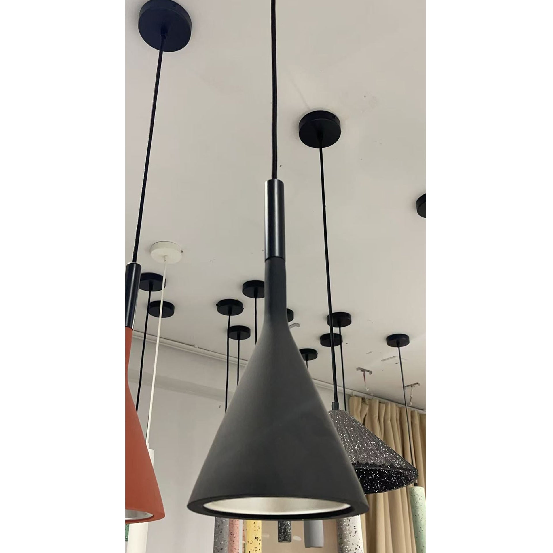 Lampe à suspension en résine Aplomb