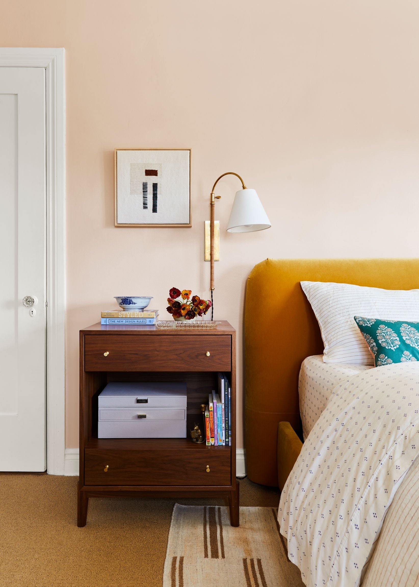 Curves Plug-In Sconce