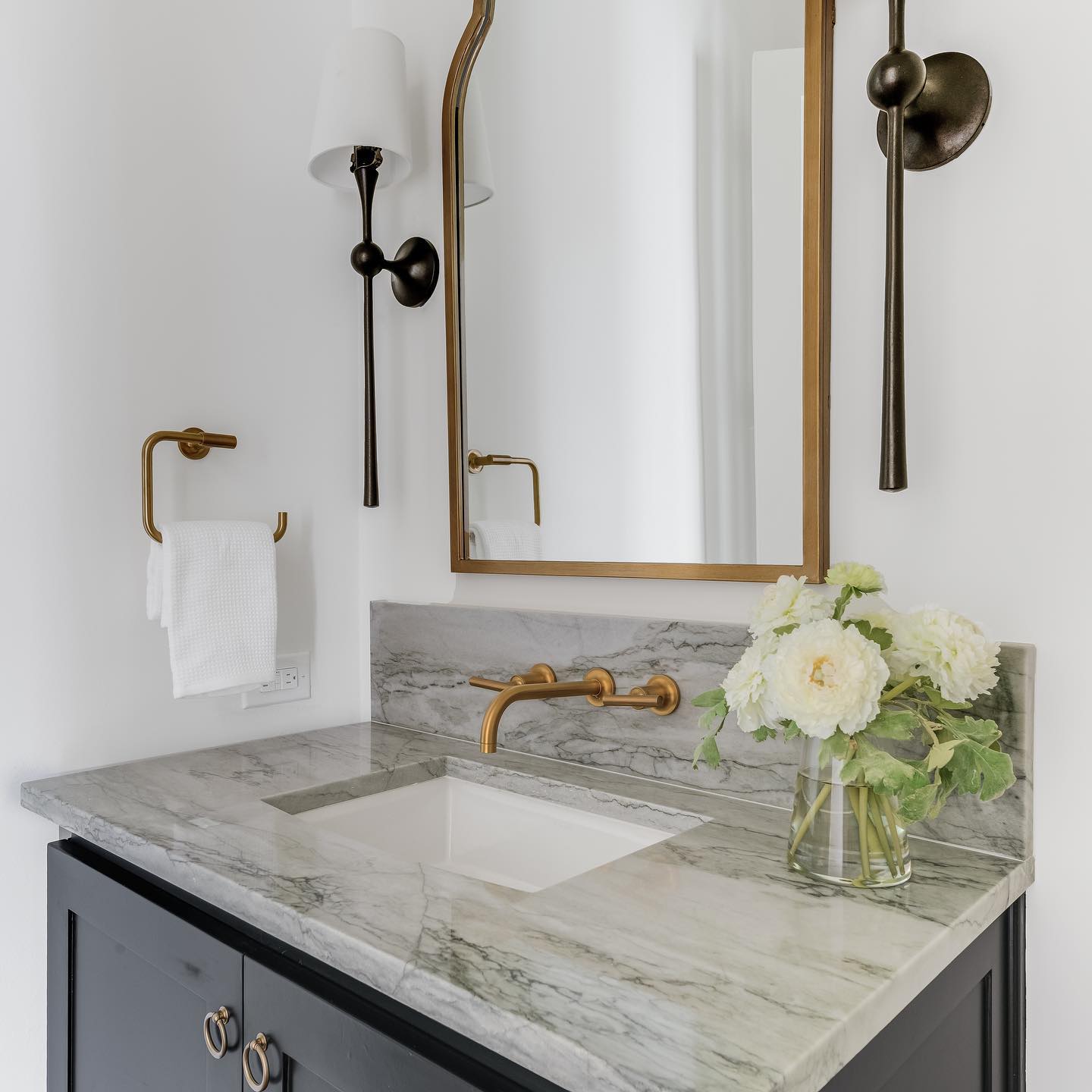 Dagny Wall Light