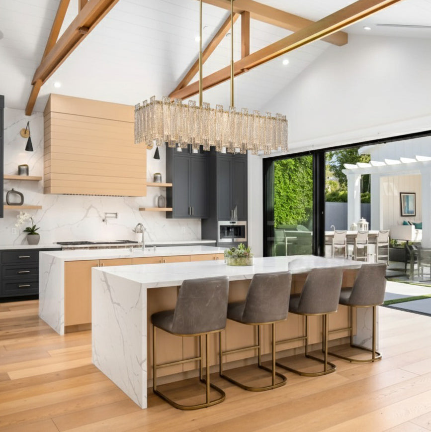 Engaveric Chandelier