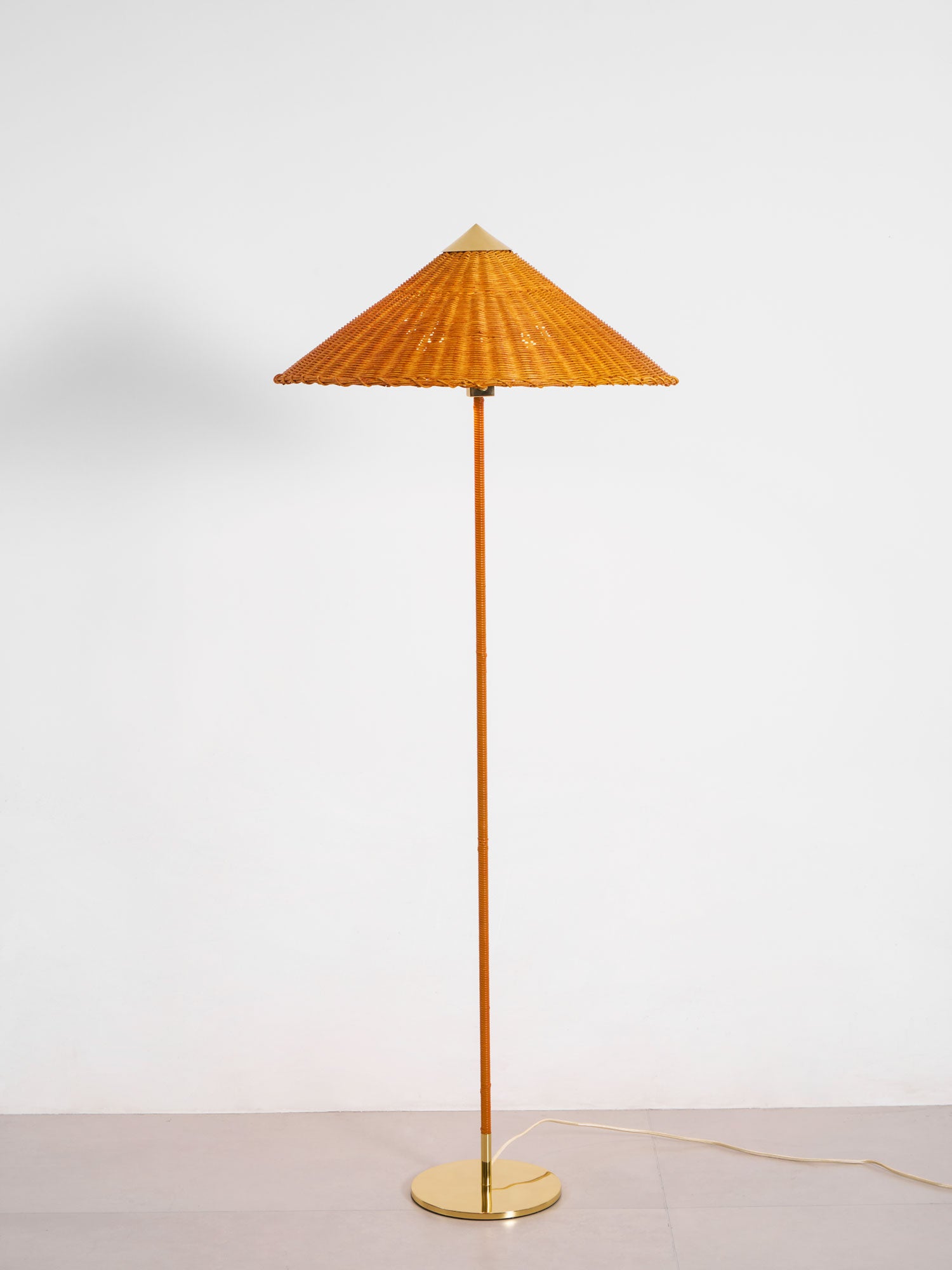 Rattan Circle Waiting Floor Lamp