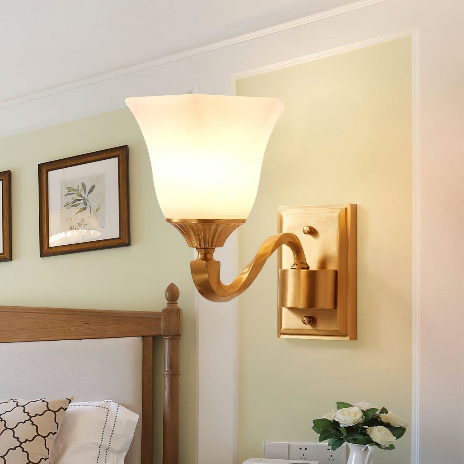 Lindby Wall Lamp