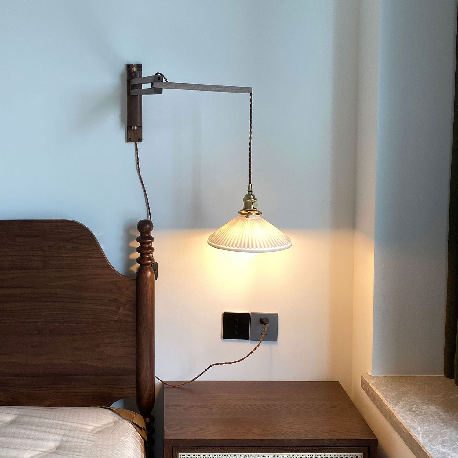 Walnut Telescopic Wall Lamp