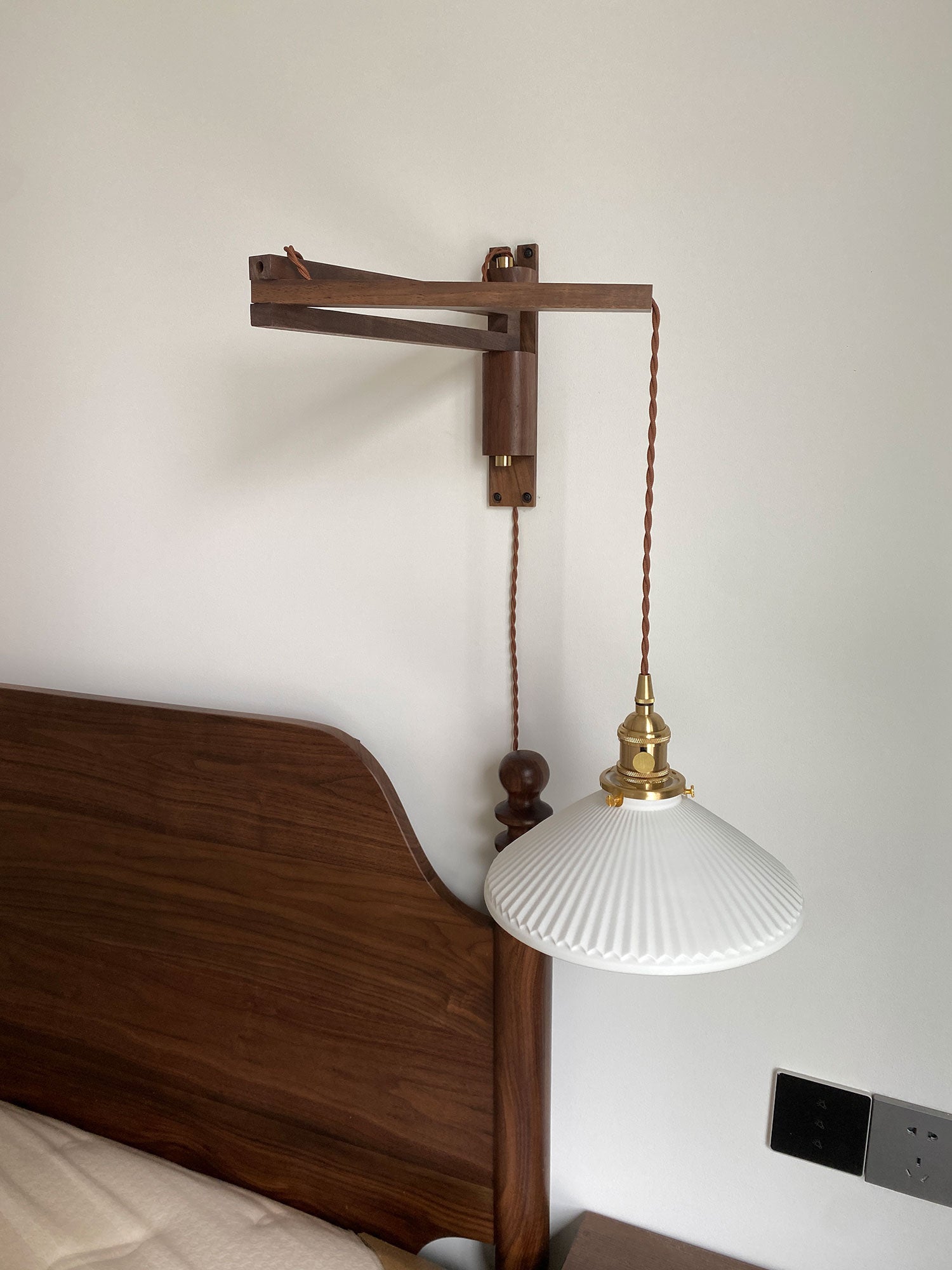 Walnut Telescopic Wall Lamp