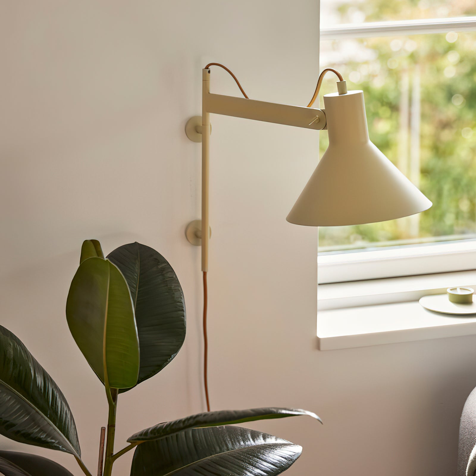 Studio Plug-In Wall Lamp
