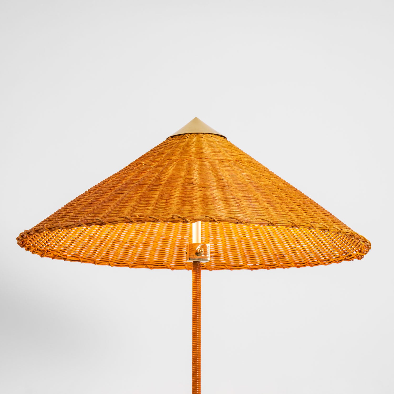 Rattan Circle Waiting Floor Lamp