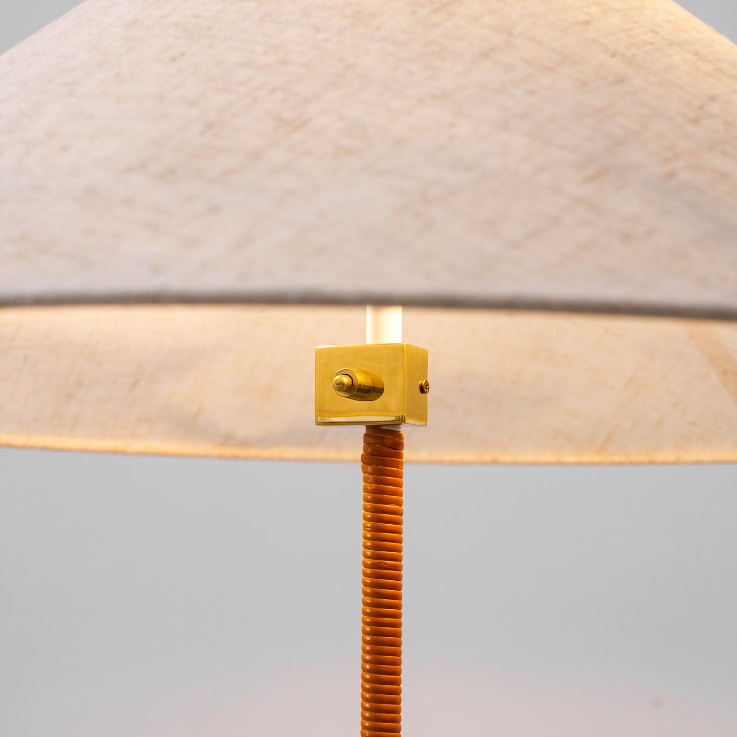 Rattan Circle Waiting Floor Lamp