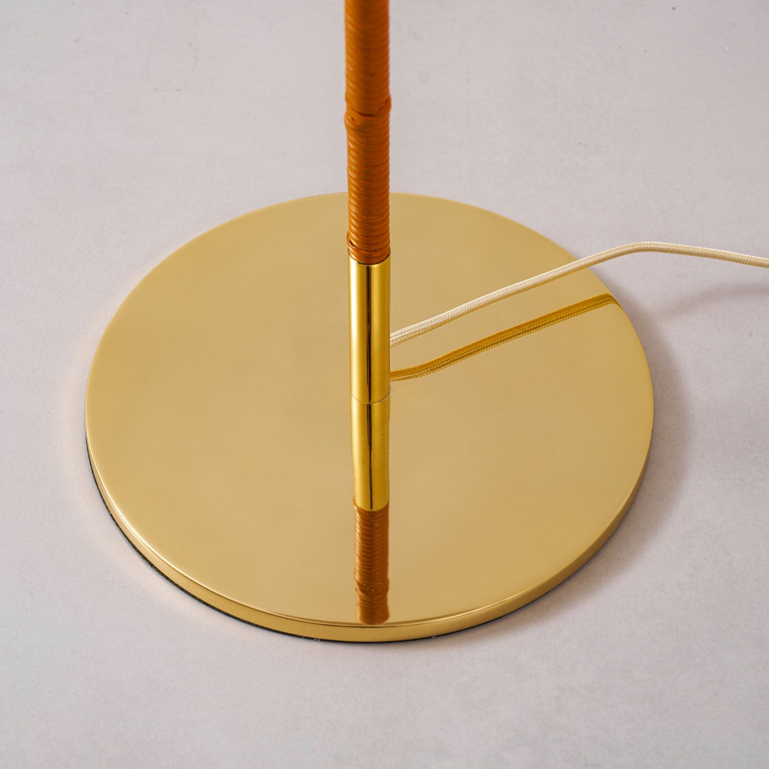 Rattan Circle Waiting Floor Lamp