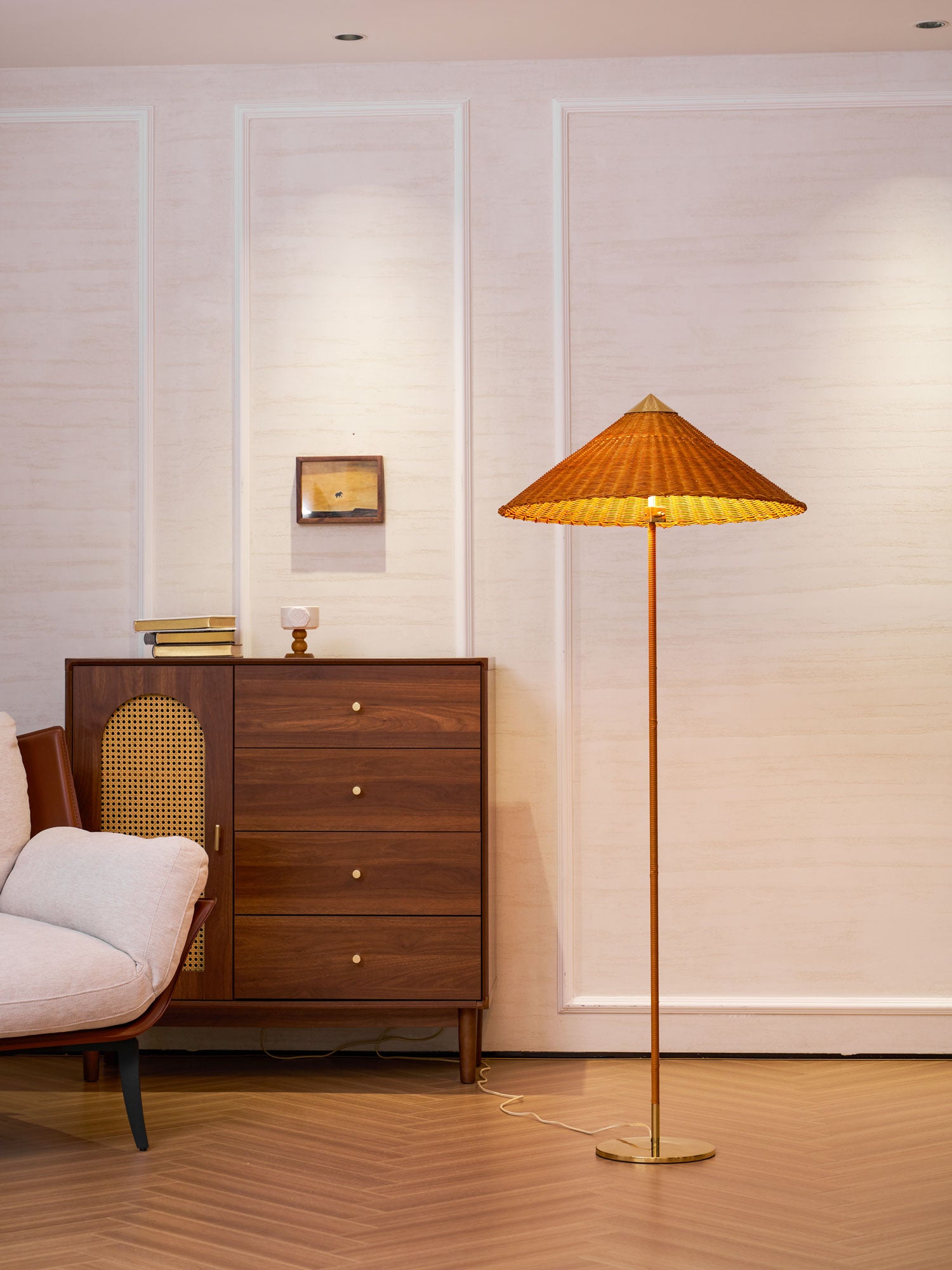 Rattan Circle Waiting Floor Lamp
