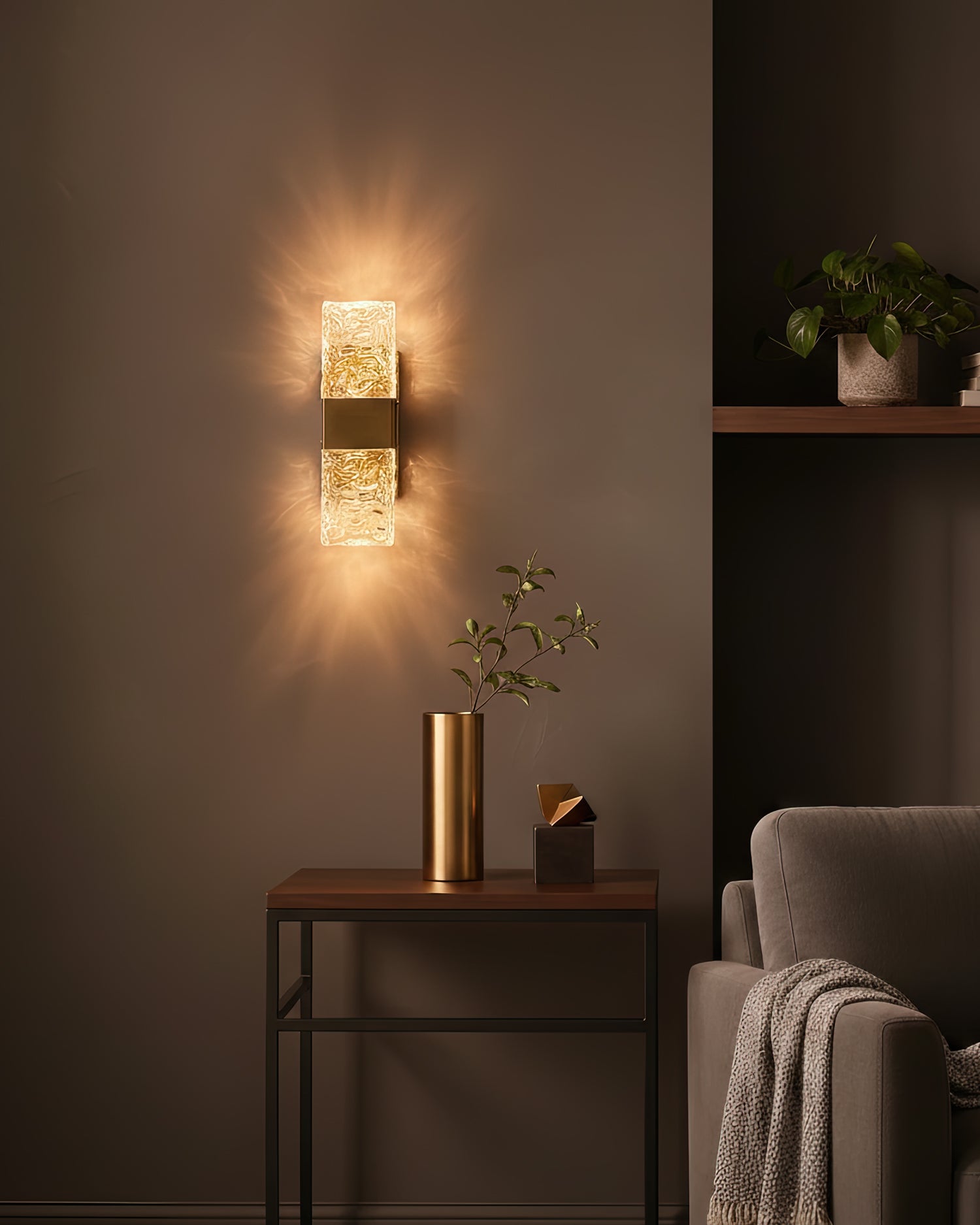 Vega Wall Lamp