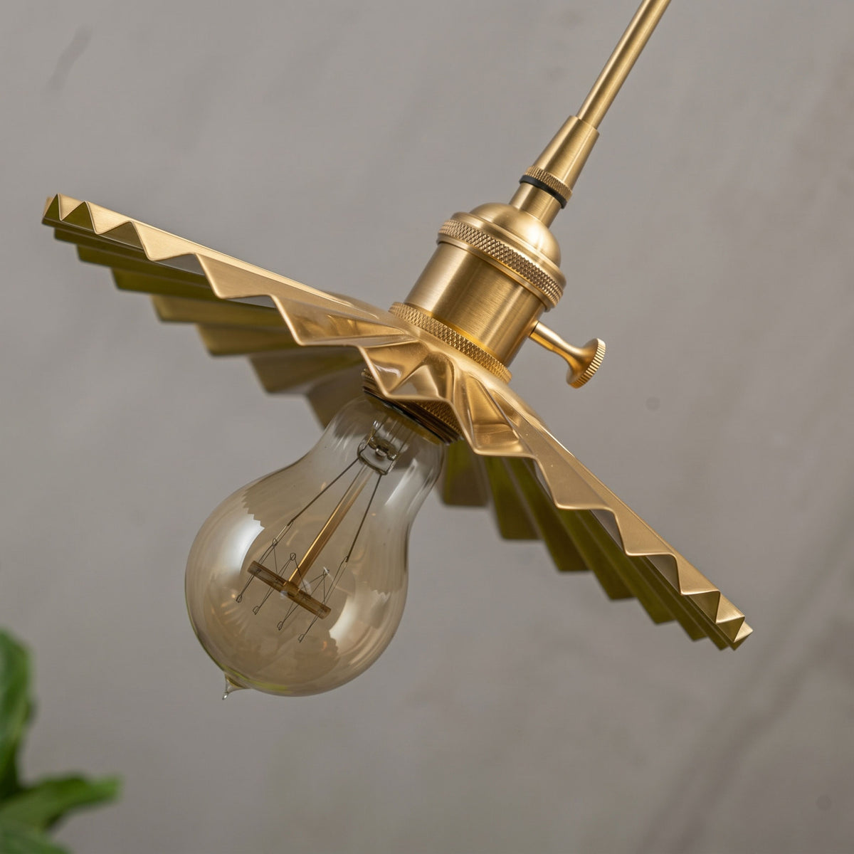 Elvira Ruffled Pendant Lamp