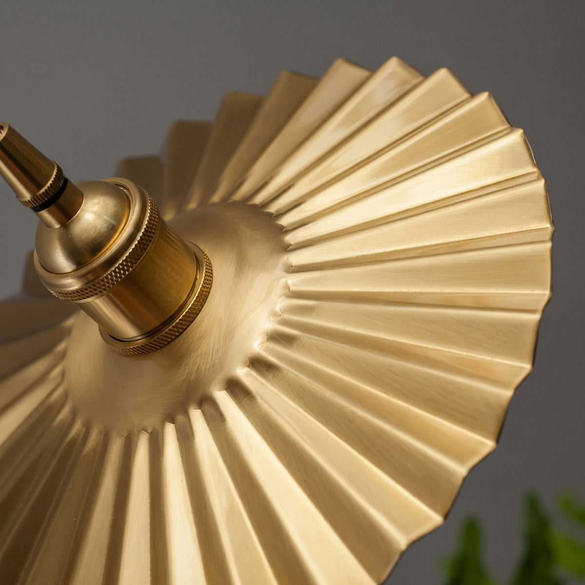 Elvira Ruffled Pendant Lamp