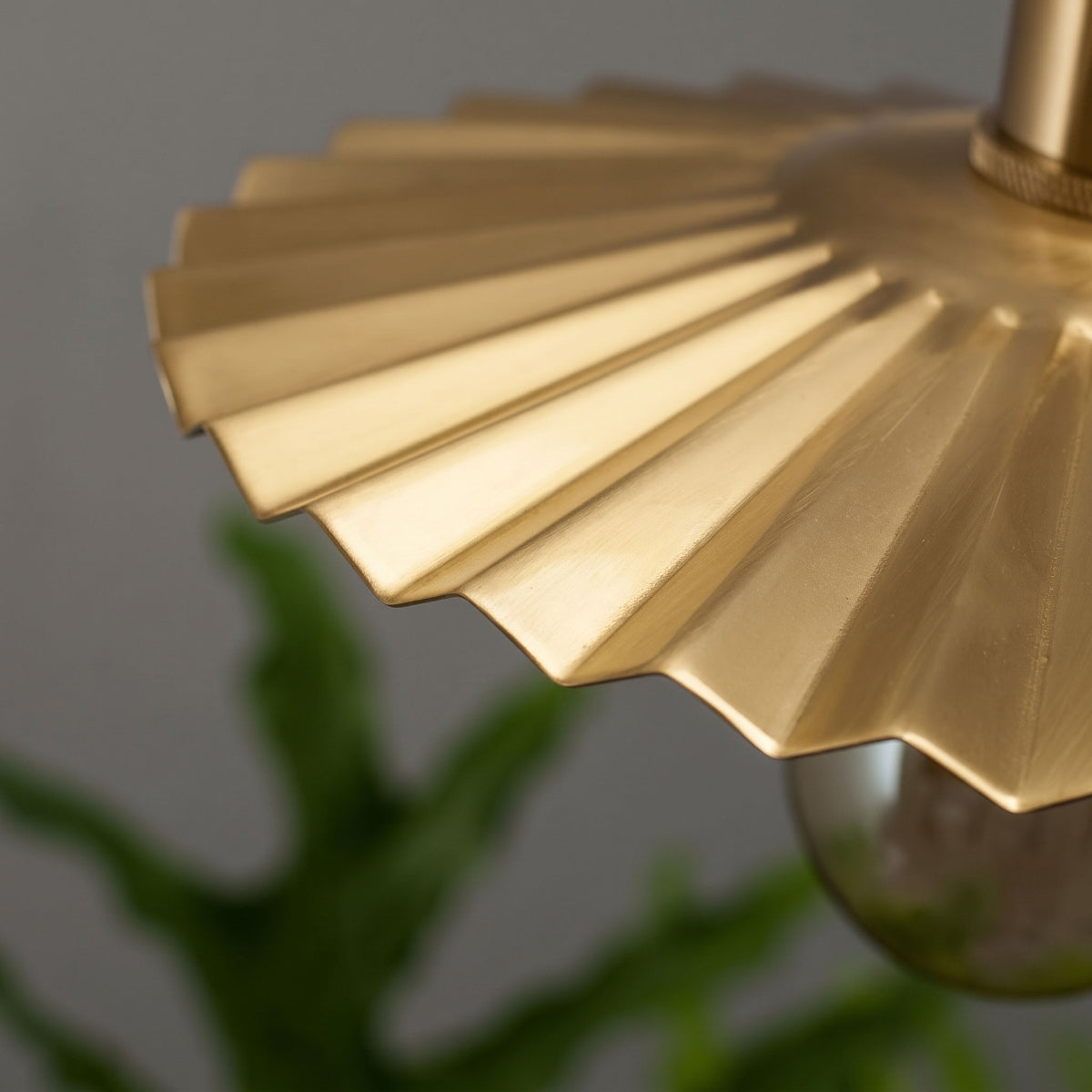 Elvira Ruffled Pendant Lamp