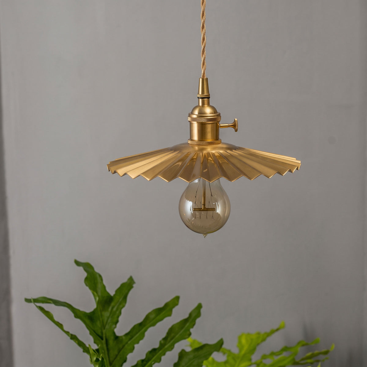Elvira Ruffled Pendant Lamp