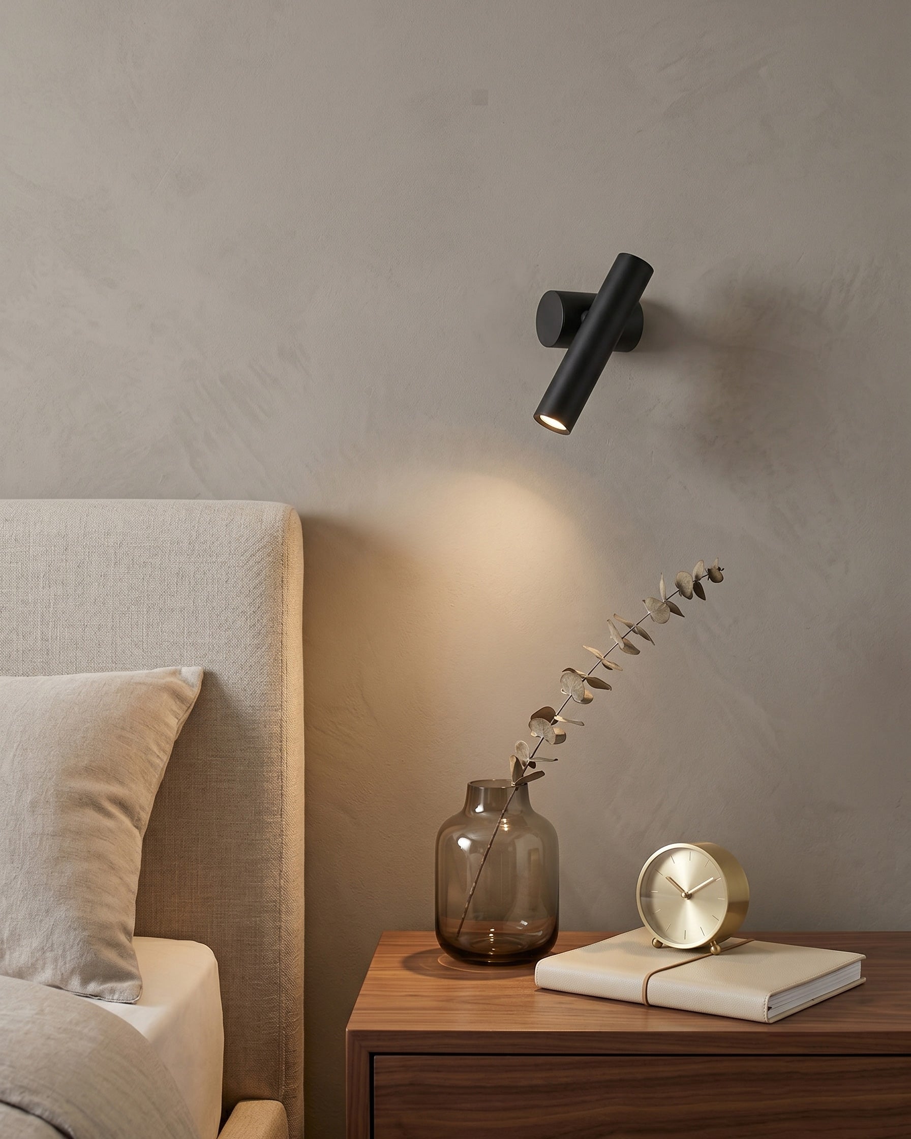 Evander Minimalist Wall Sconce
