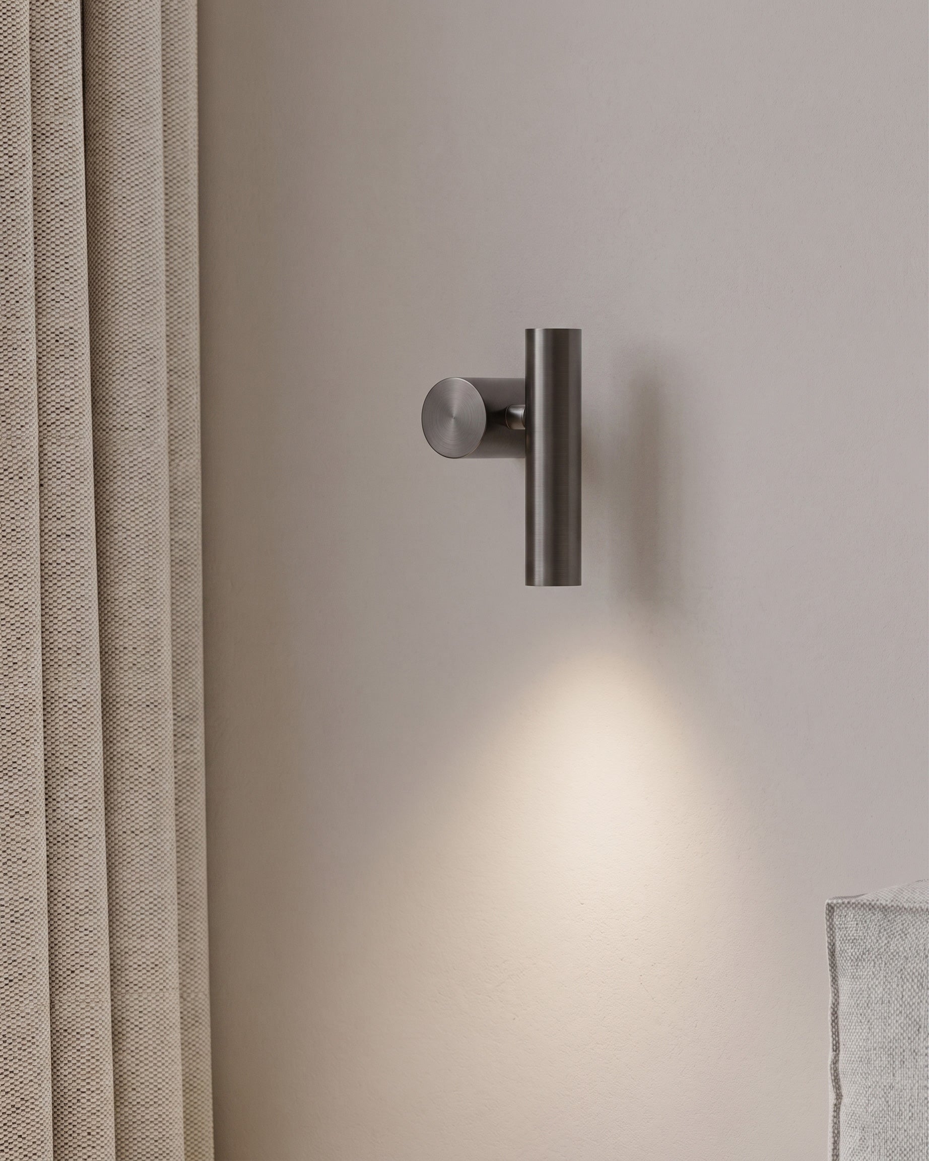 Evander Minimalist Wall Sconce