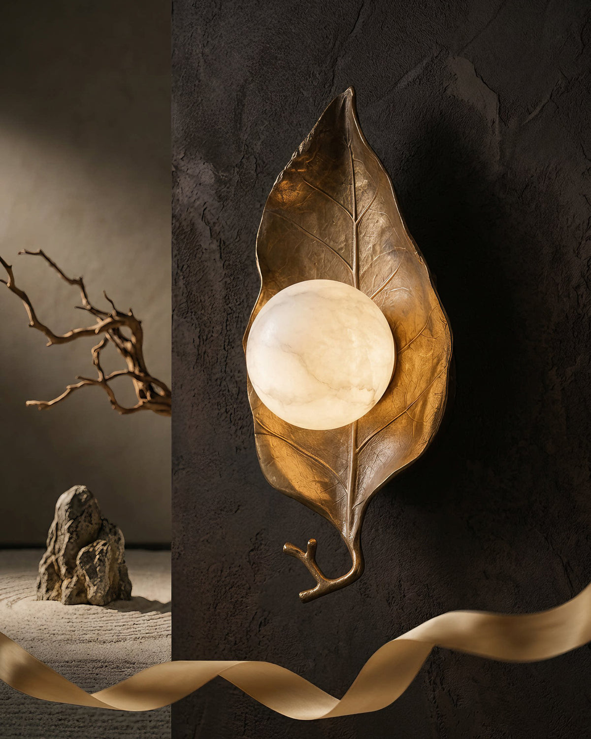 Halcyon Alabaster Ginkgo Wandleuchte