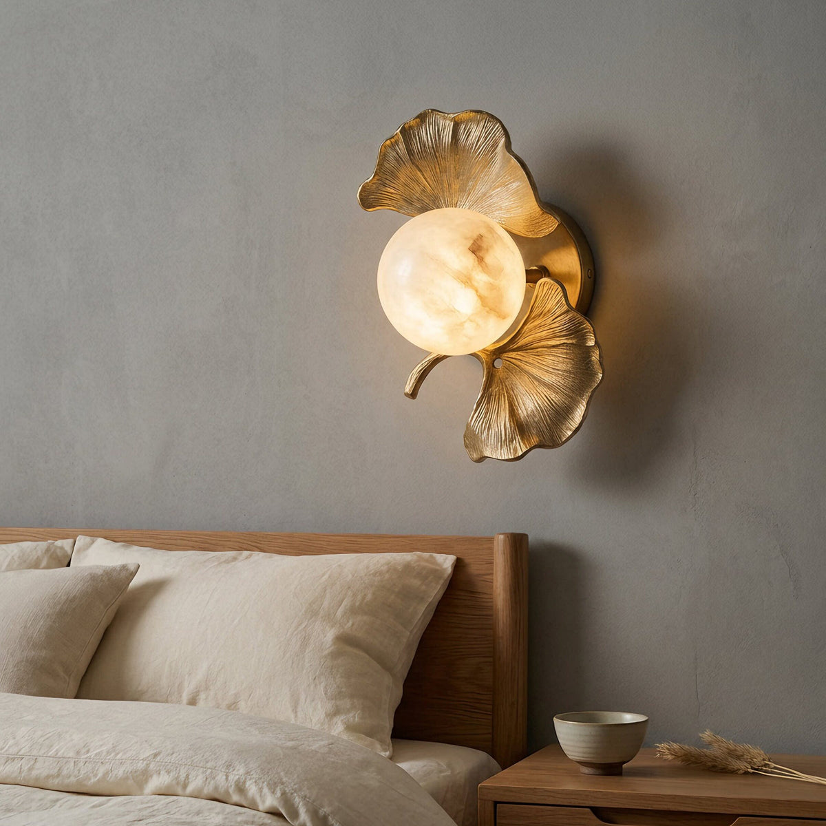 Halcyon Alabaster Ginkgo Wandleuchte