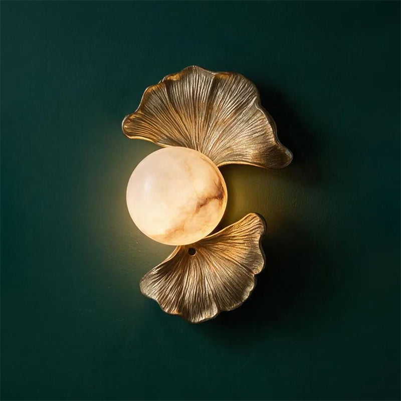 Halcyon Alabaster Ginkgo Wandleuchte