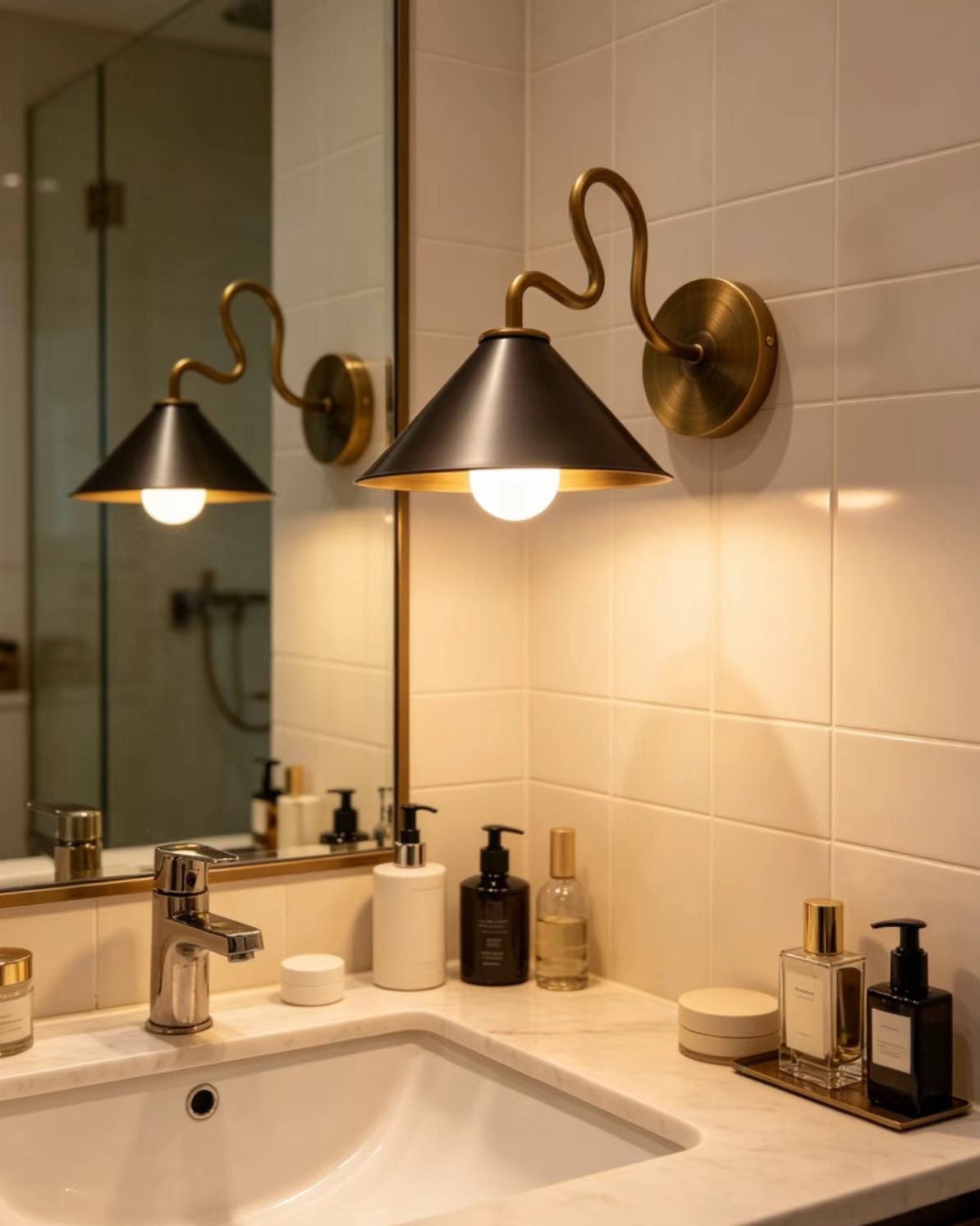 Jorick Wavy Brass Wall Sconce