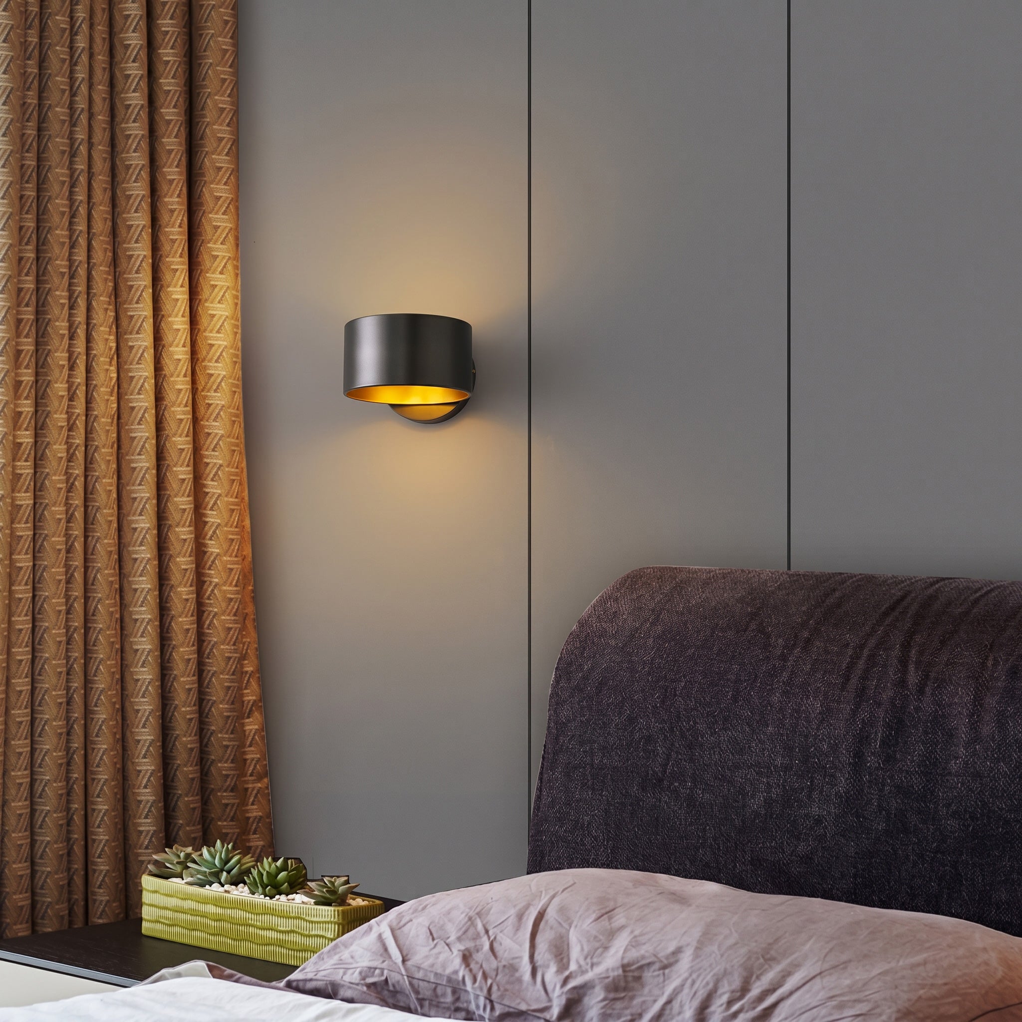 Kael Curved Wall Sconce