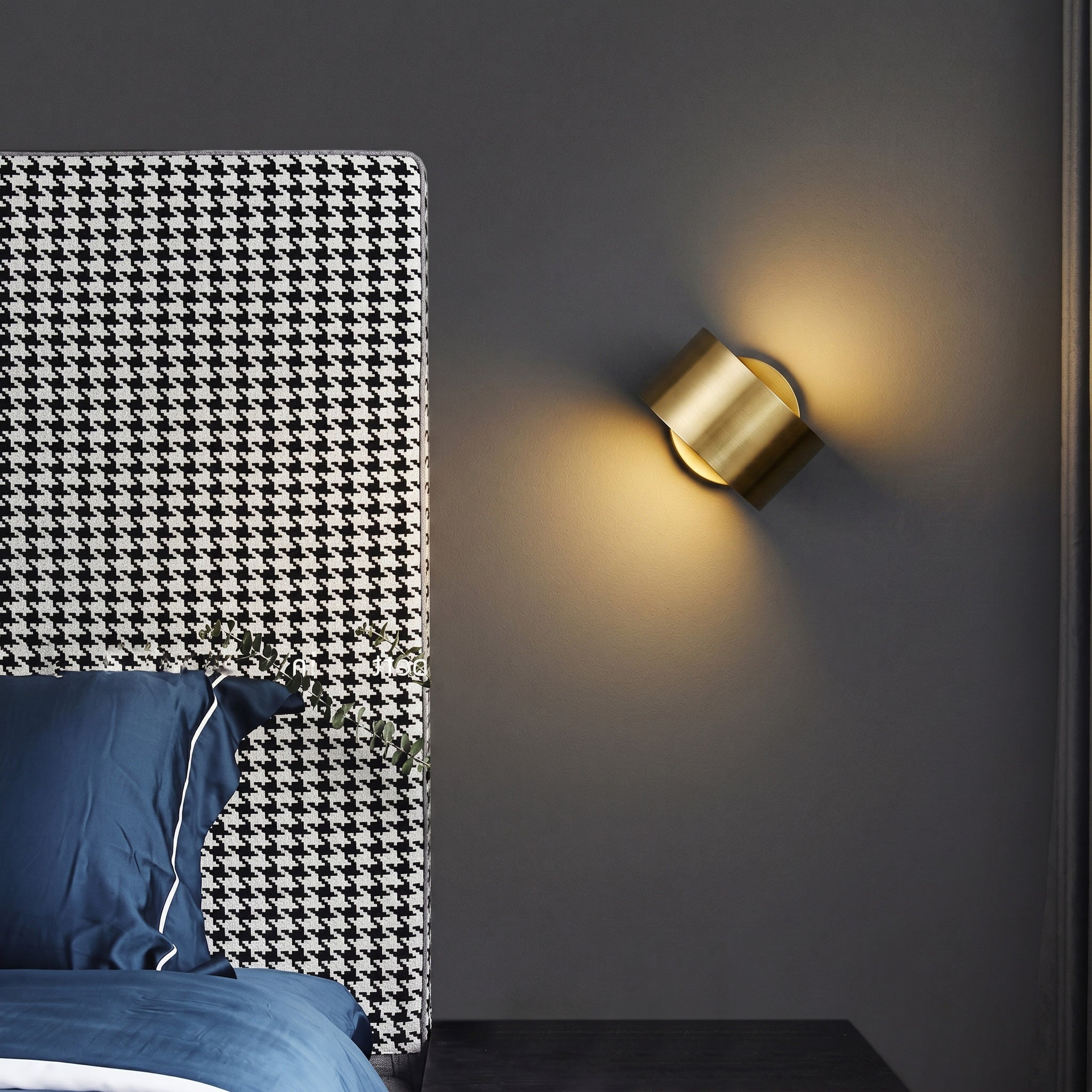 Kael Curved Wall Sconce