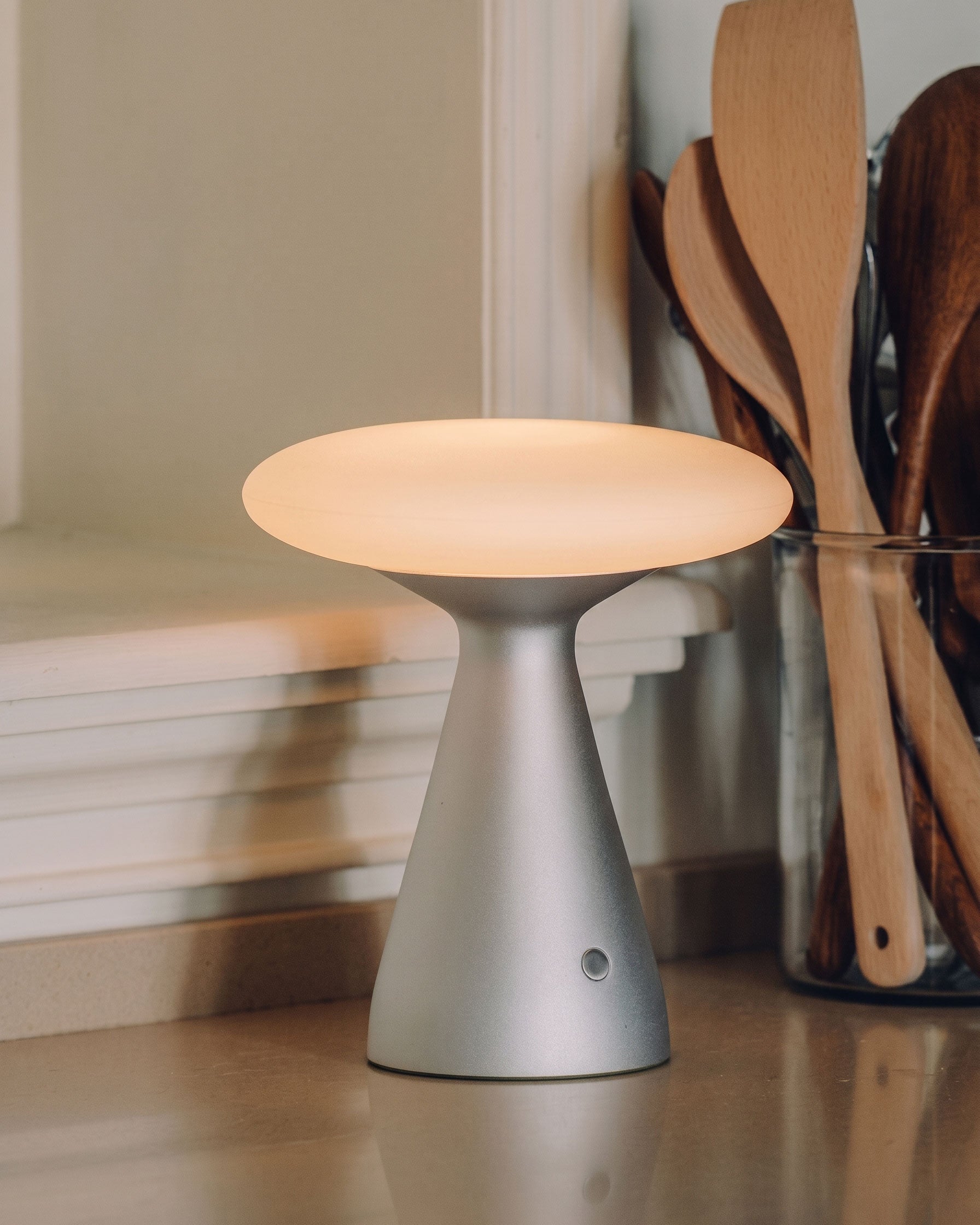Lorcan Matte Table Lamp (built-in battery)