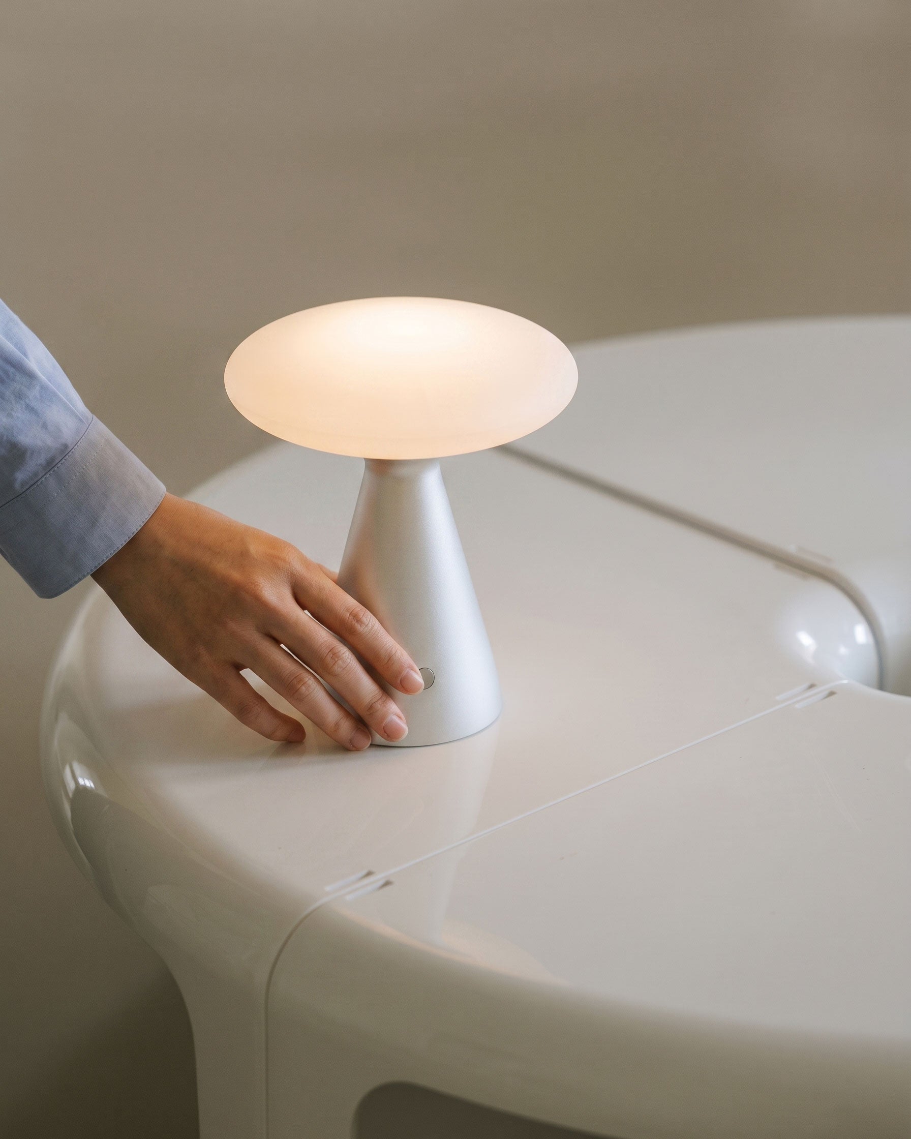 Lorcan Matte Table Lamp (built-in battery)