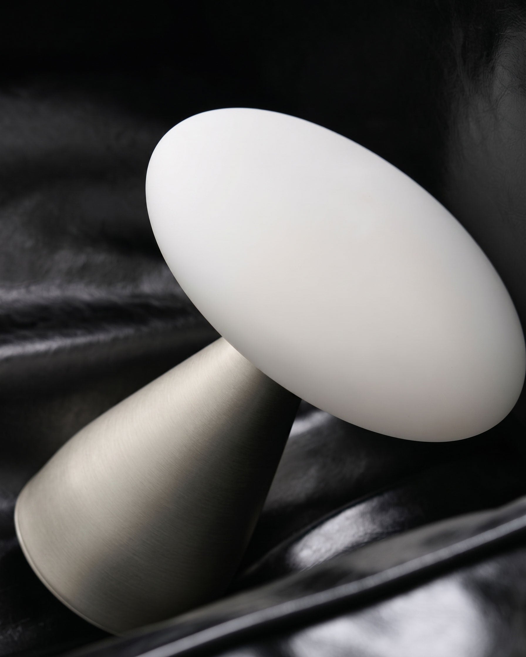 Lorcan Matte Table Lamp (built-in battery)
