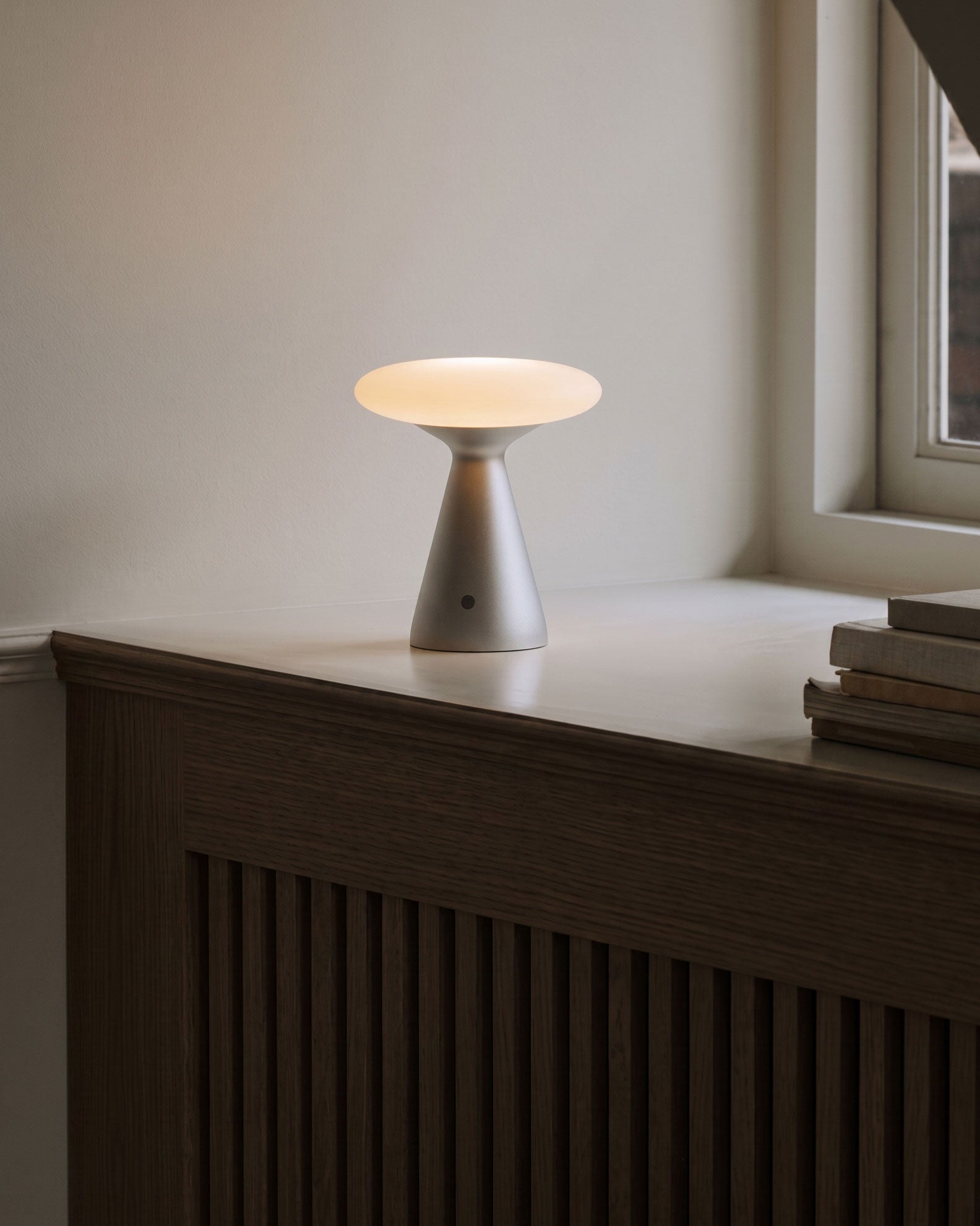 Lorcan Matte Table Lamp (built-in battery)