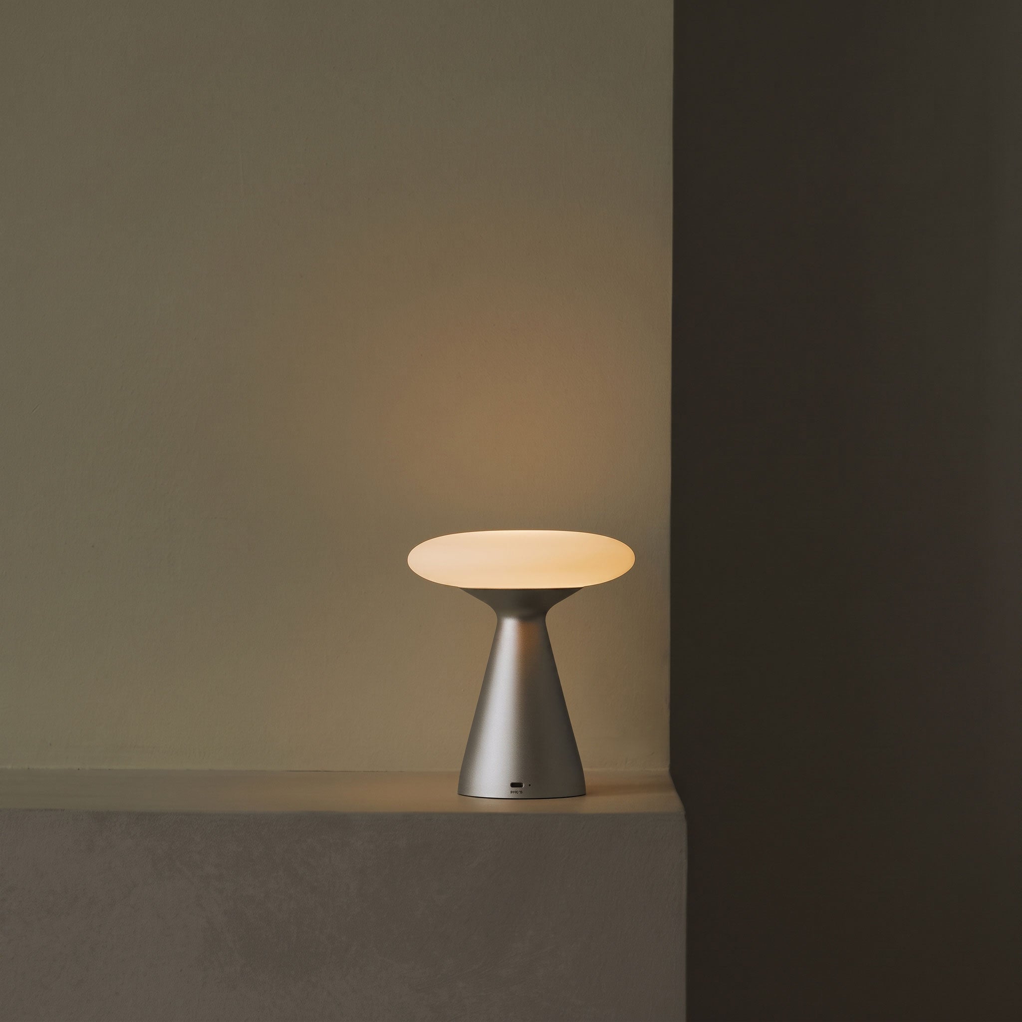 Lorcan Matte Table Lamp (built-in battery)