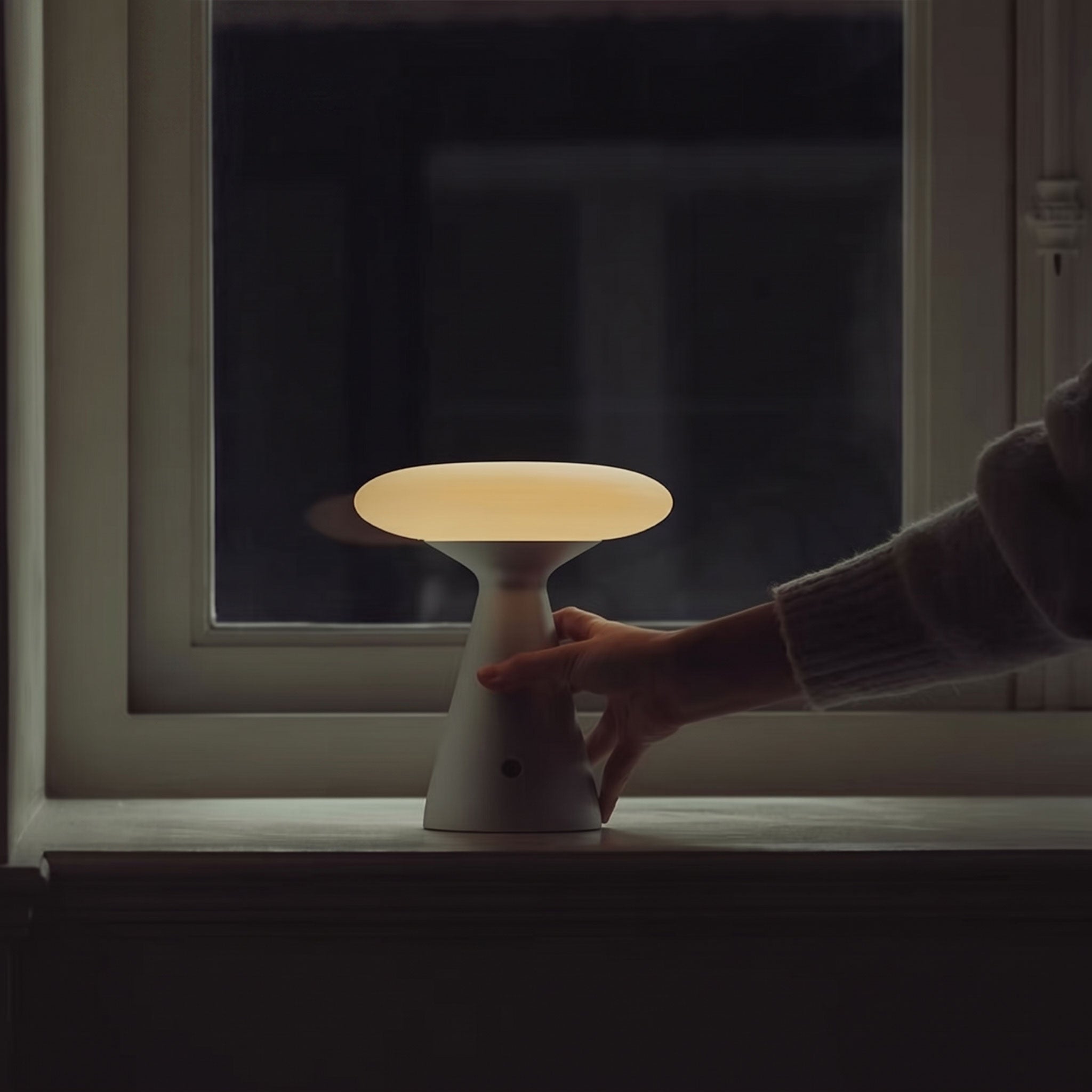 Lorcan Matte Table Lamp (built-in battery)