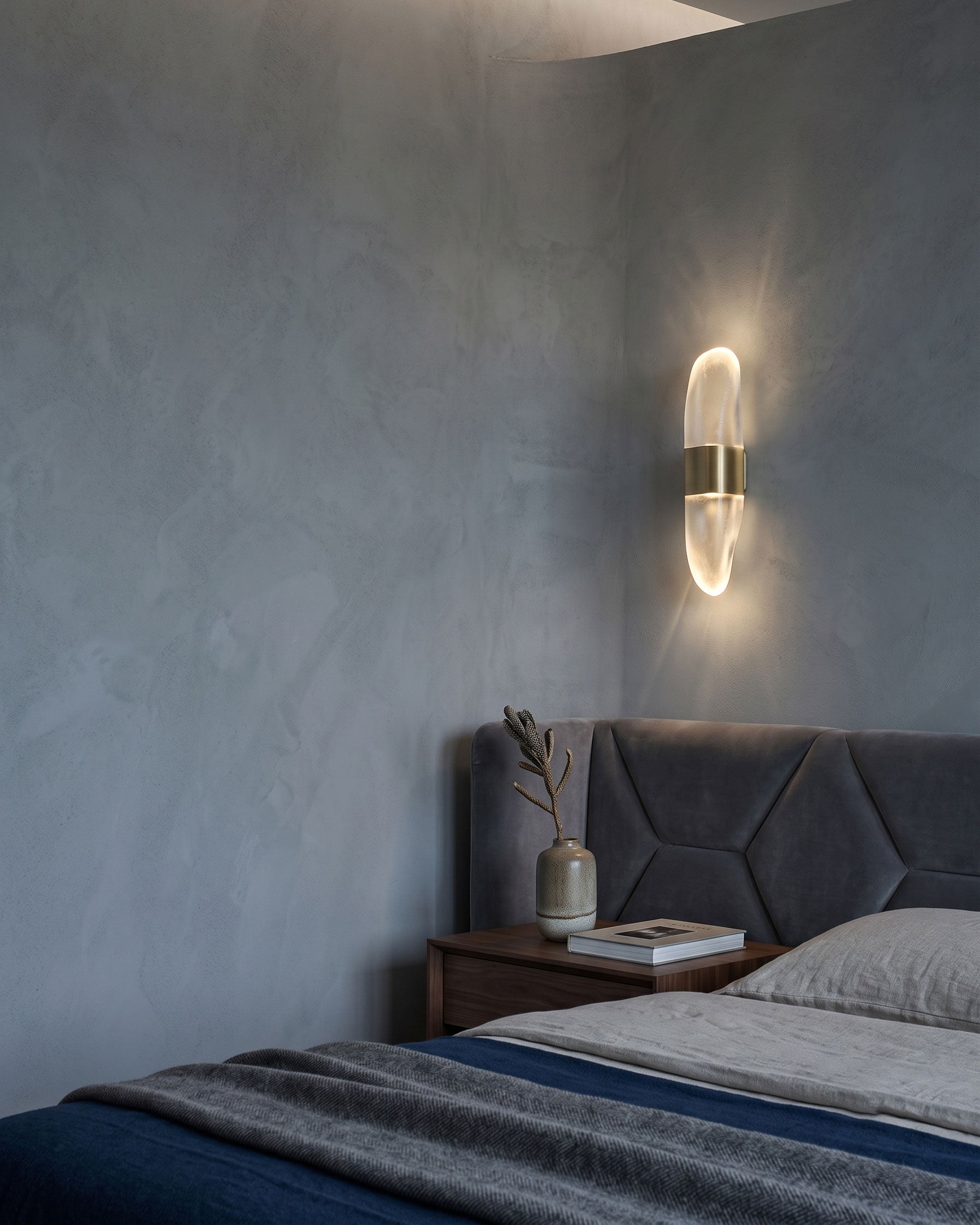 Rayonshine Lowen Resin Wall Sconce — Detail View 8
