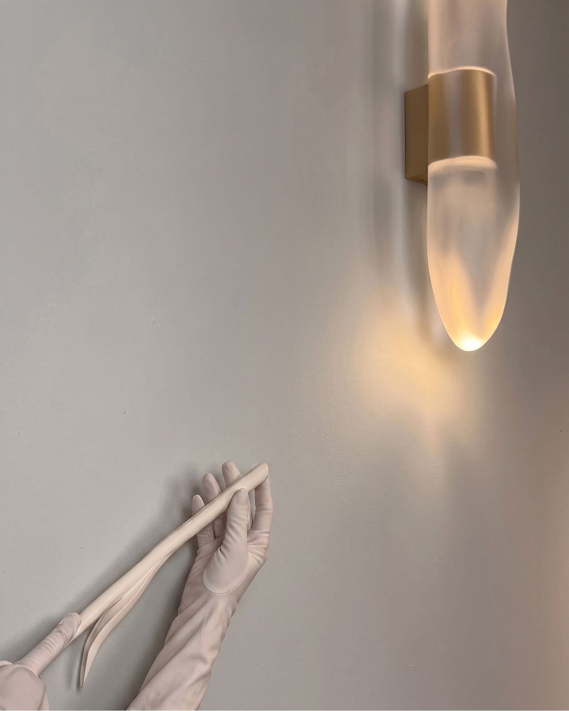 Rayonshine Lowen Resin Wall Sconce — Detail View 19