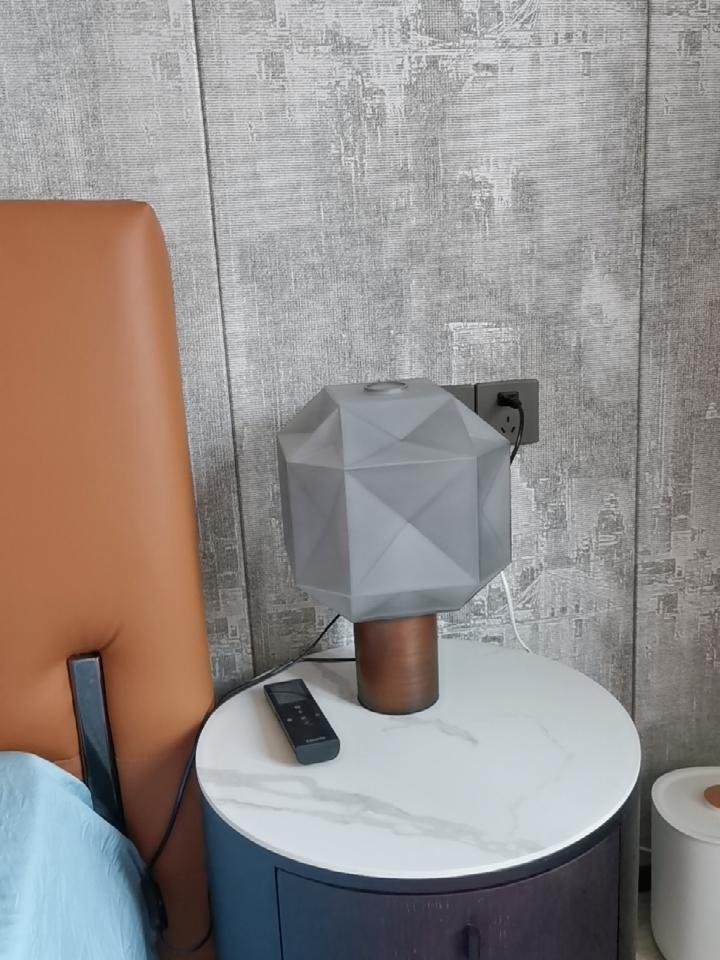 Würfel-Tischlampe