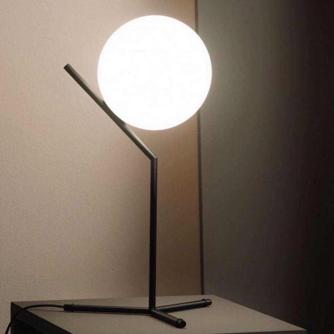 Lampe de table IC Lights