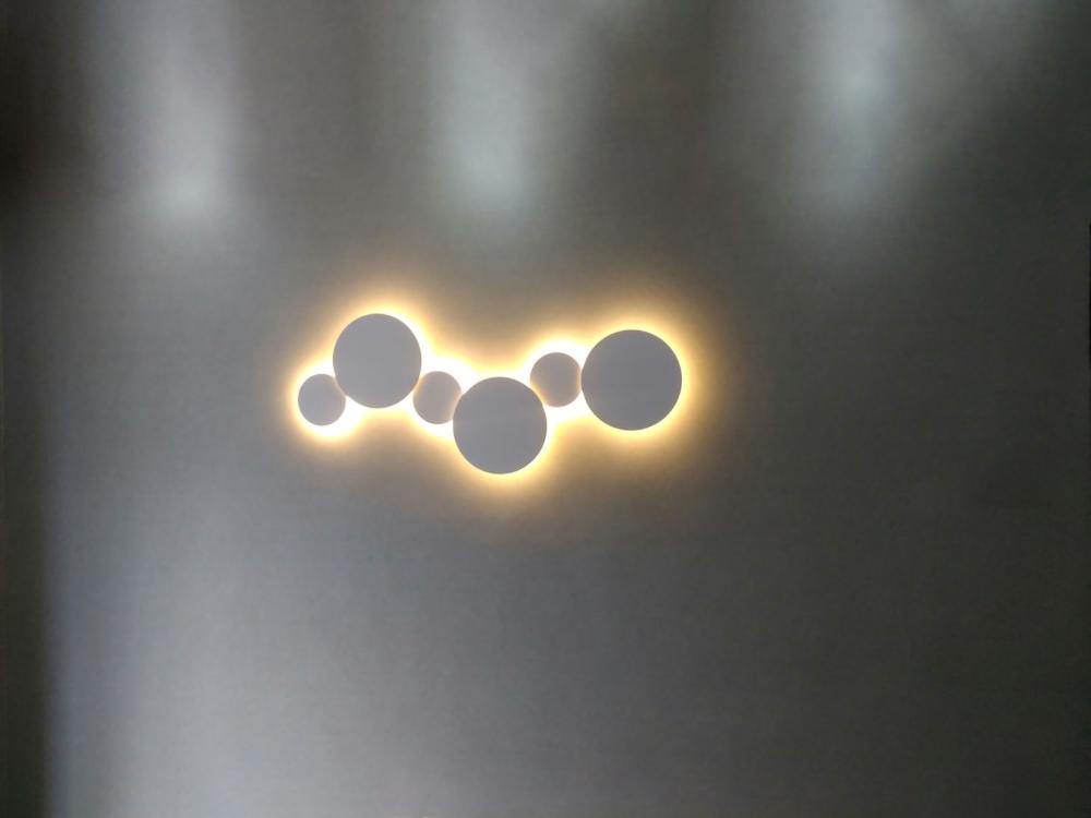 PUCK WALL ART | Fluorescent wall light 