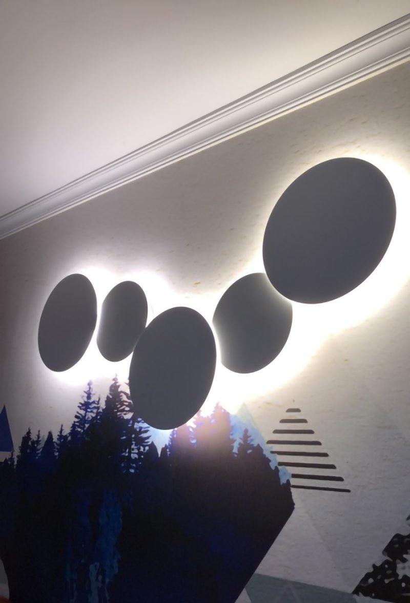 PUCK WALL ART | Fluorescent wall light