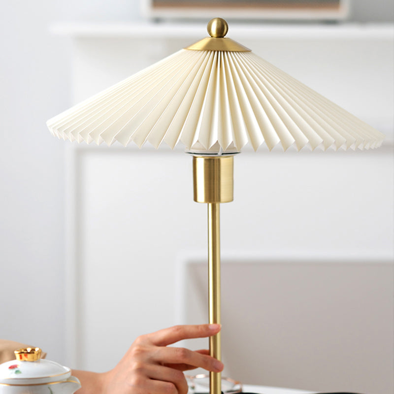 Lámpara de mesa plisada Perla