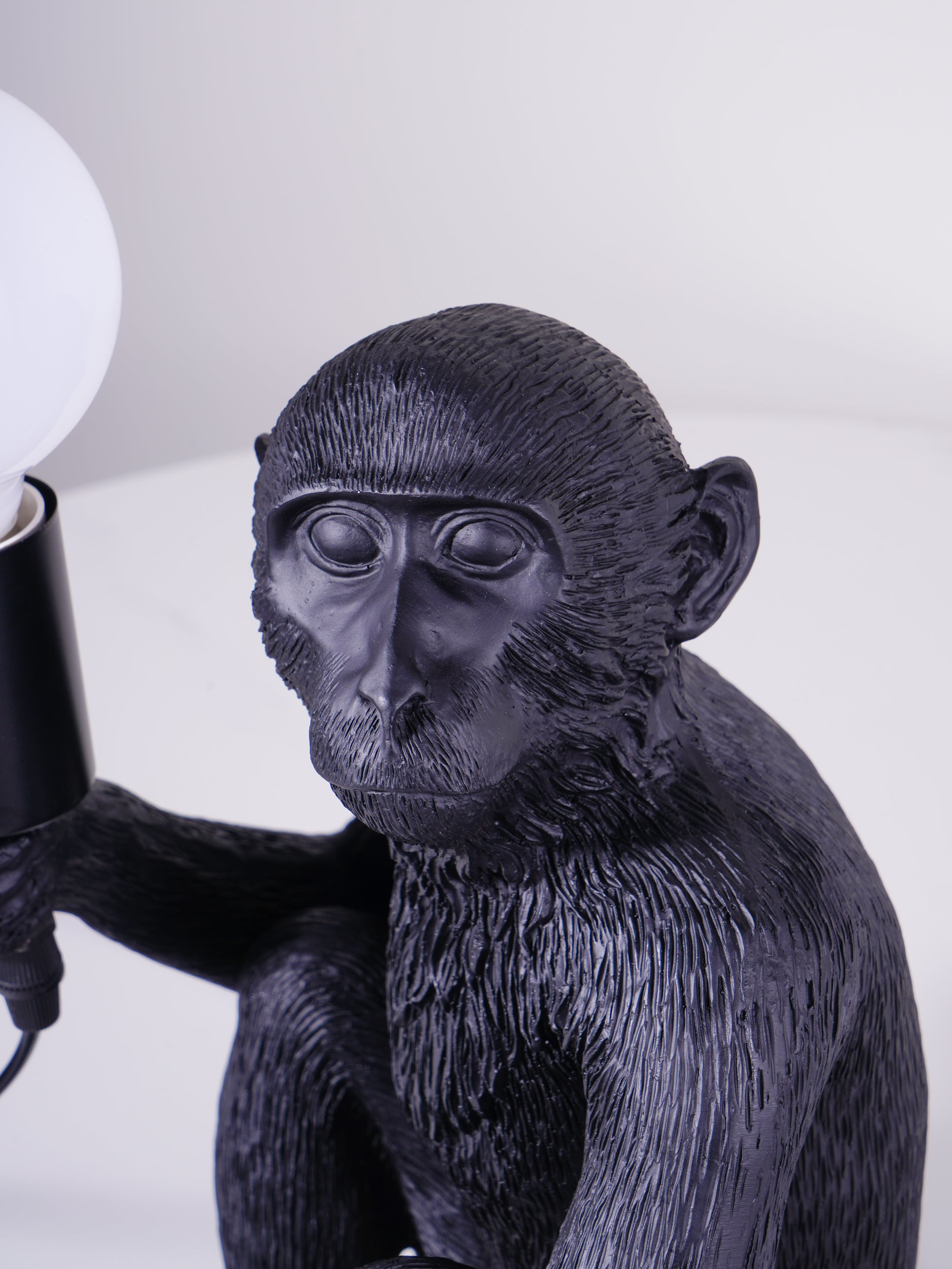 Monkey Resin bordslampa