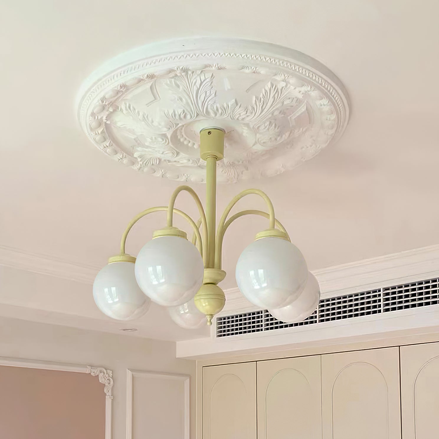 Kronleuchter in Vanillecreme
