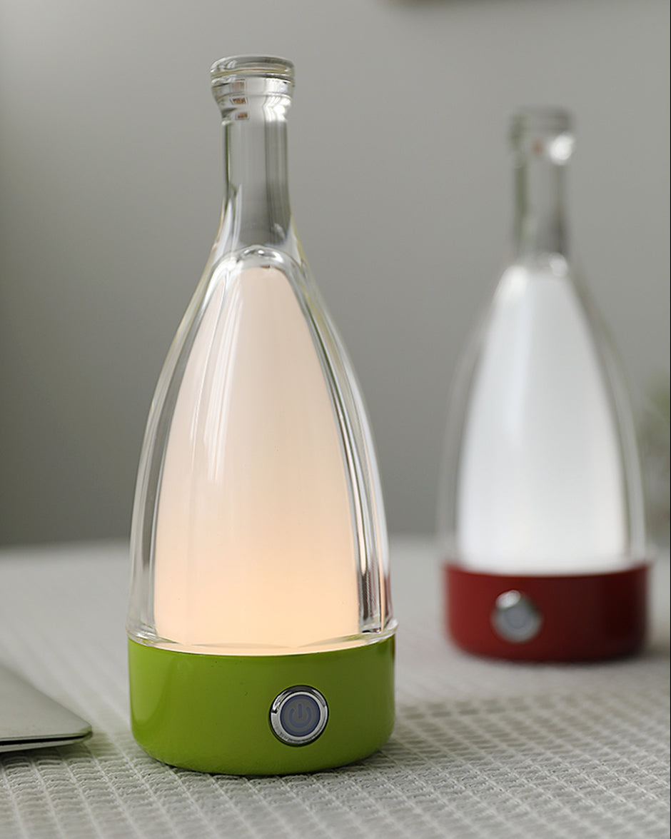 مصباح طاولة على شكل زجاجة نبيذ